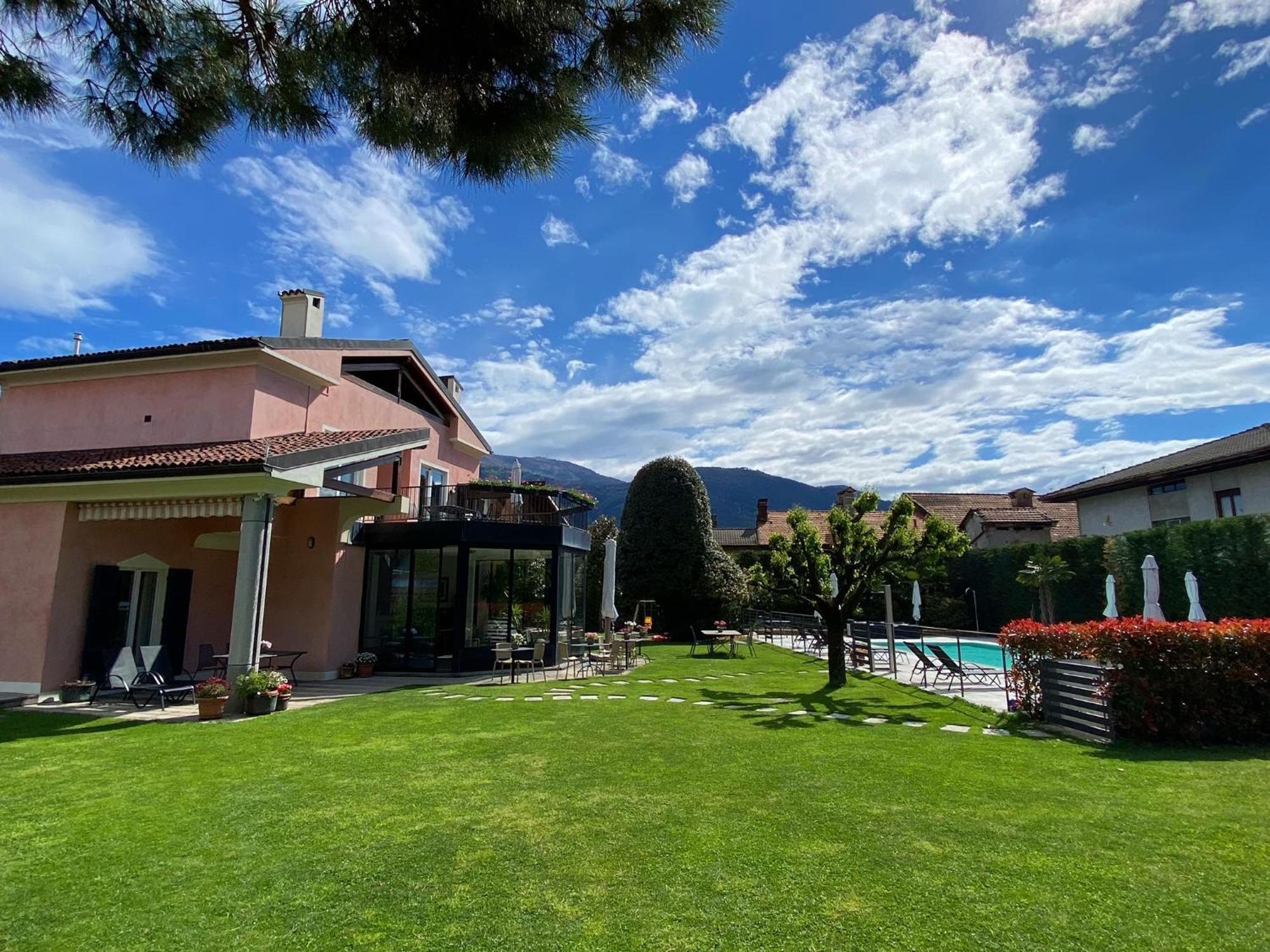 Costantina With Heated Pool Apartahotel Cannobio